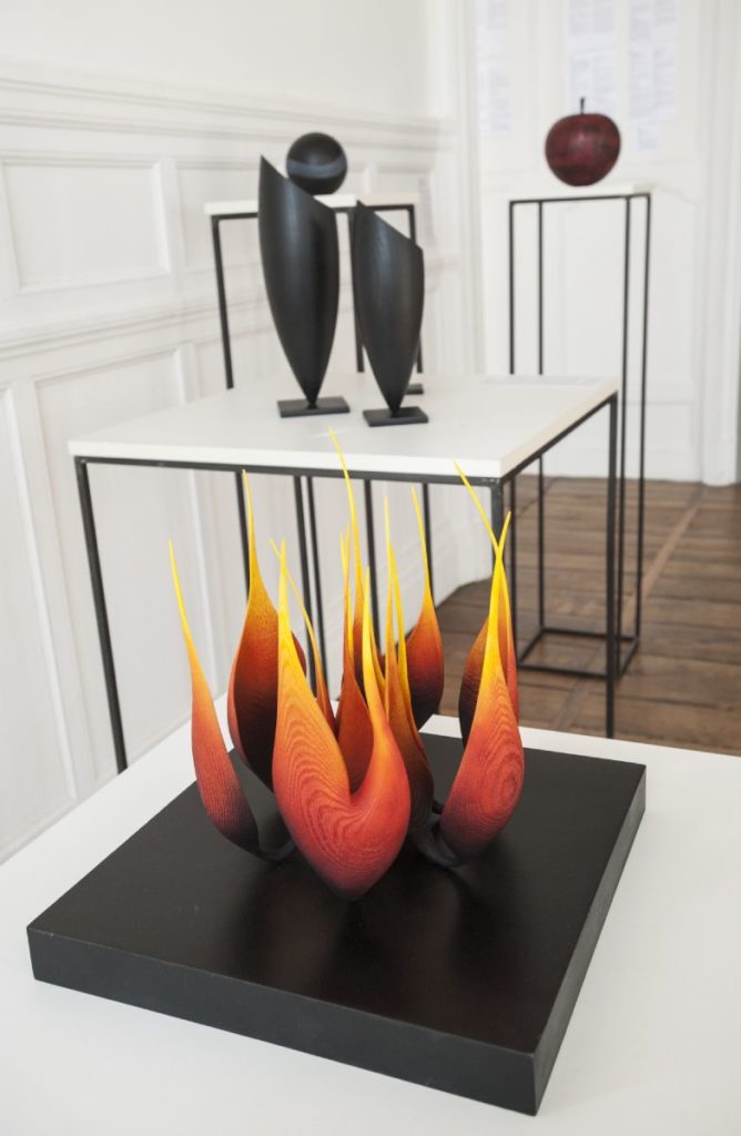 Heart in Fire - sculpture tournée par Coralie Saramago - photo credits J-Y Le Dorlot - exposition Expression Bois Nontron