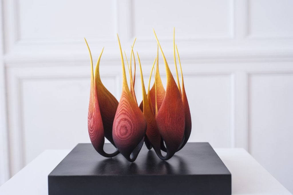 Heart in Fire - sculpture tournée par Coralie Saramago - photo credits J-Y Le Dorlot - exposition Expression Bois Nontron