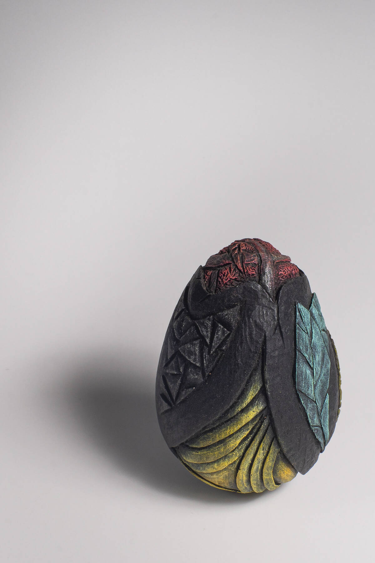 Dragon Egg, Sculpture pyrogravée - une création unique de Coralie Saramago - crédits photo : Boris Bineau